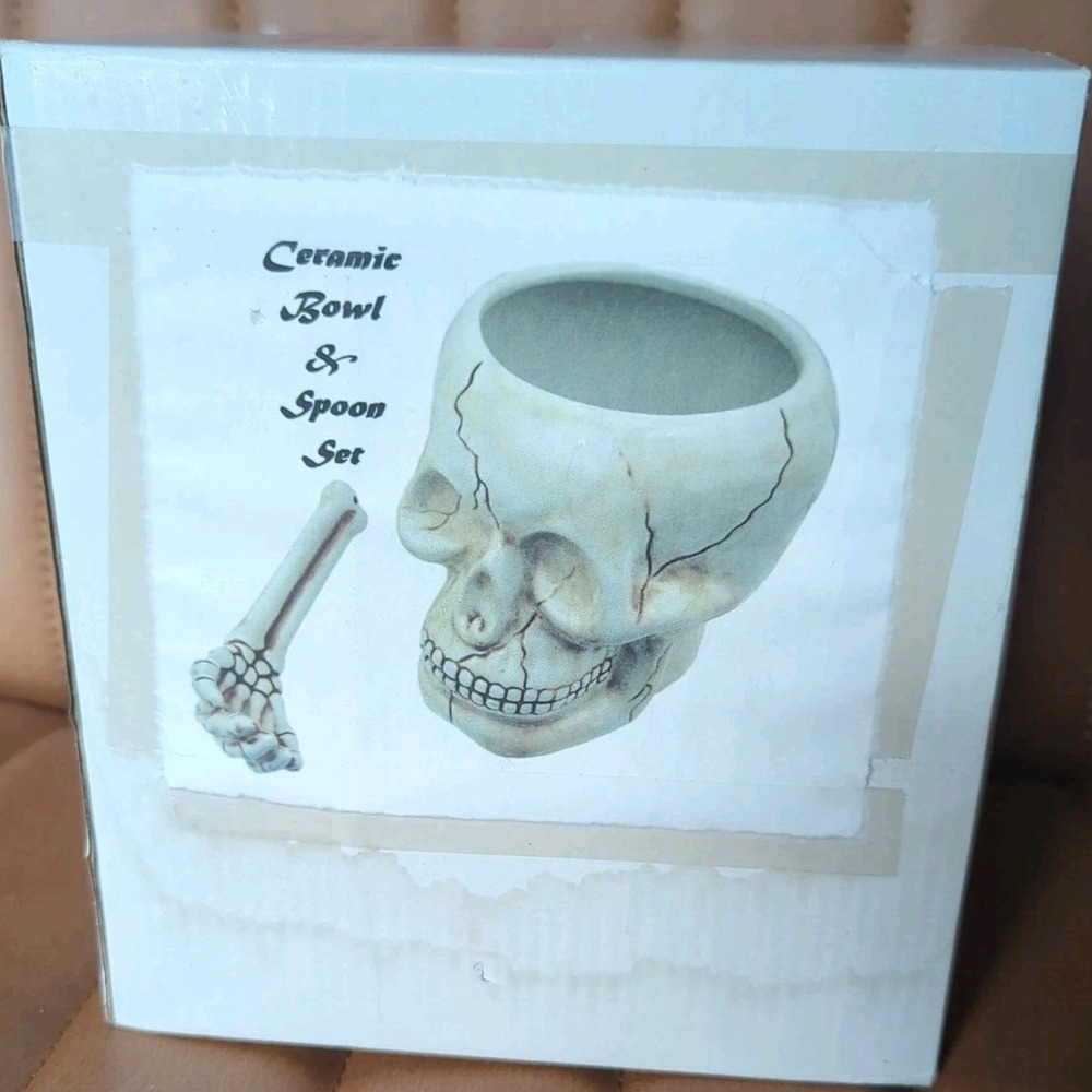Skull Bowl with Skeleton Arm Spoon Decorative Halloween Ceramic NIB‎